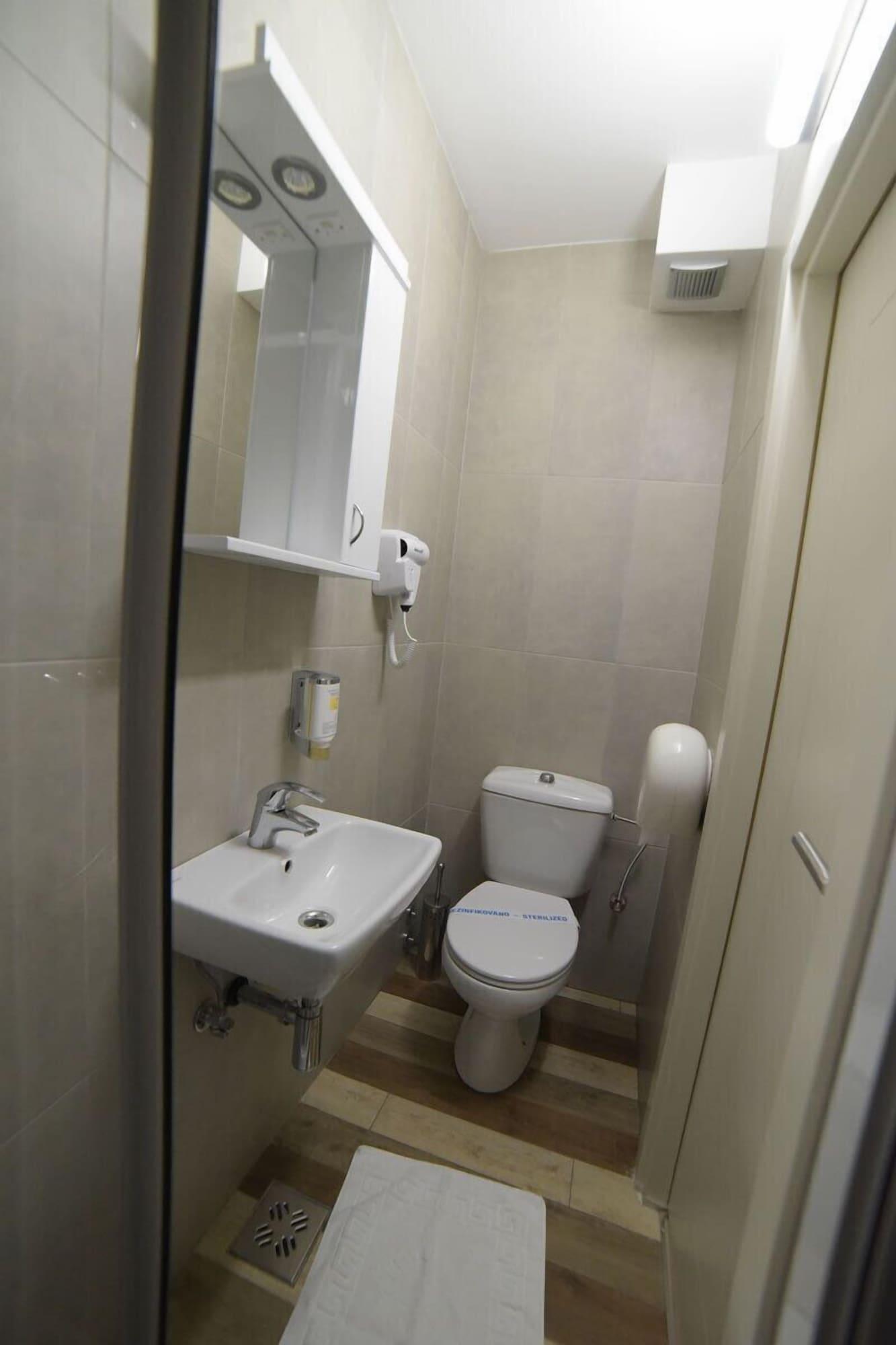 Garni House 46 Plus Belgrad Exteriör bild